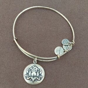 😮 3/$10 Sale Alex & Ani Lotus Charm Bangle Bracelet